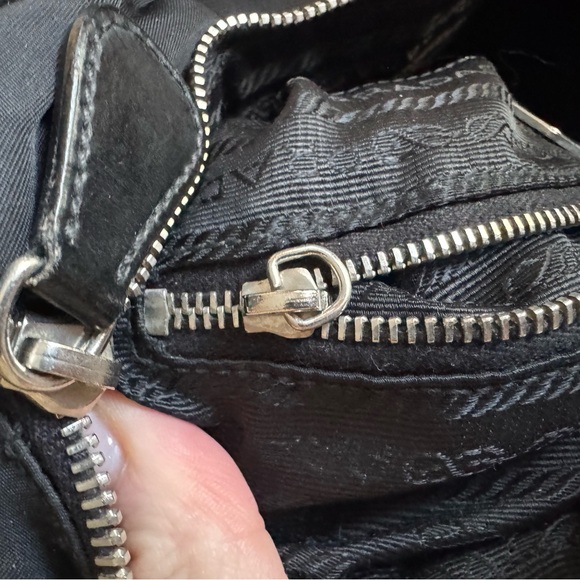 Vintage Prada Semitracolla Tessuto + Vitel Black Shoulder Bag - Picture 14 of 16